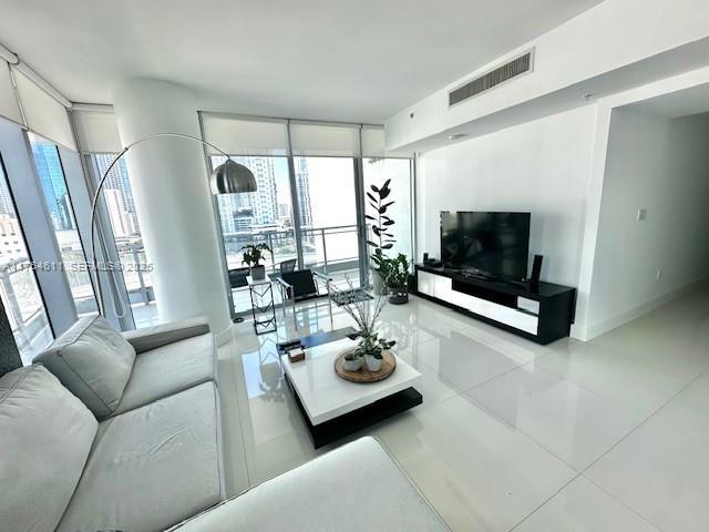 92 SW 3rd St # 1410, Miami FL 33130 photo 4