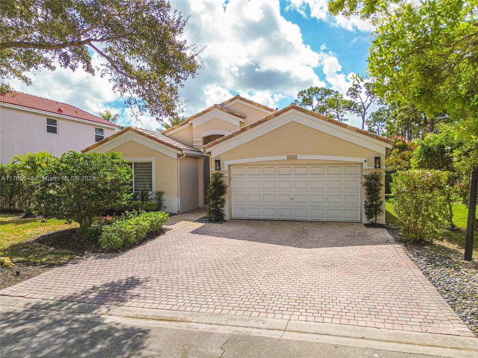 8442 NW 47th St, Coral Springs FL 33067