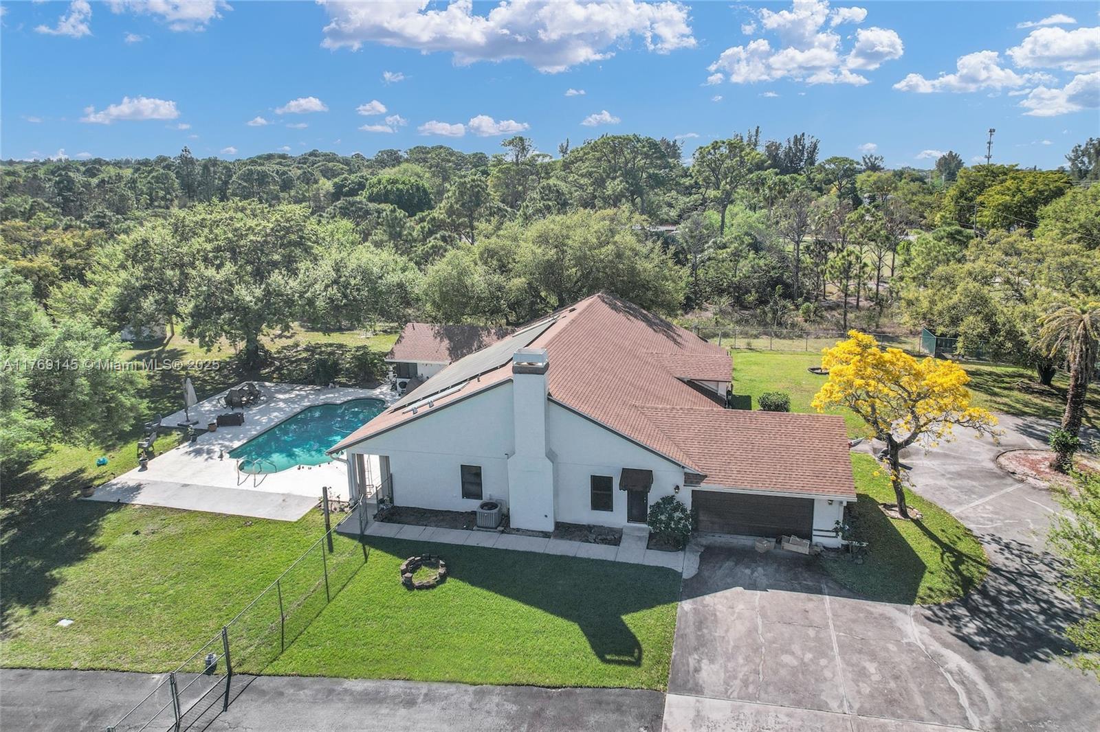5270 NW 76th Pl, Pompano Beach FL 33073