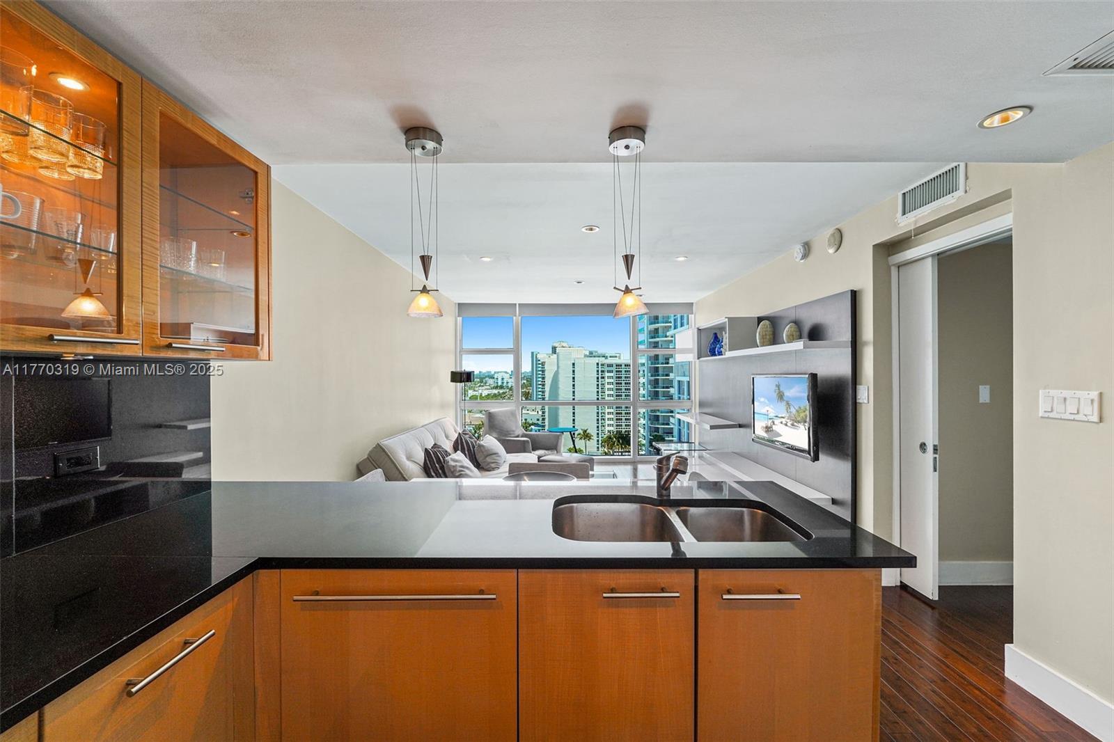6801 Collins Ave, Miami Beach FL 33141 photo 5