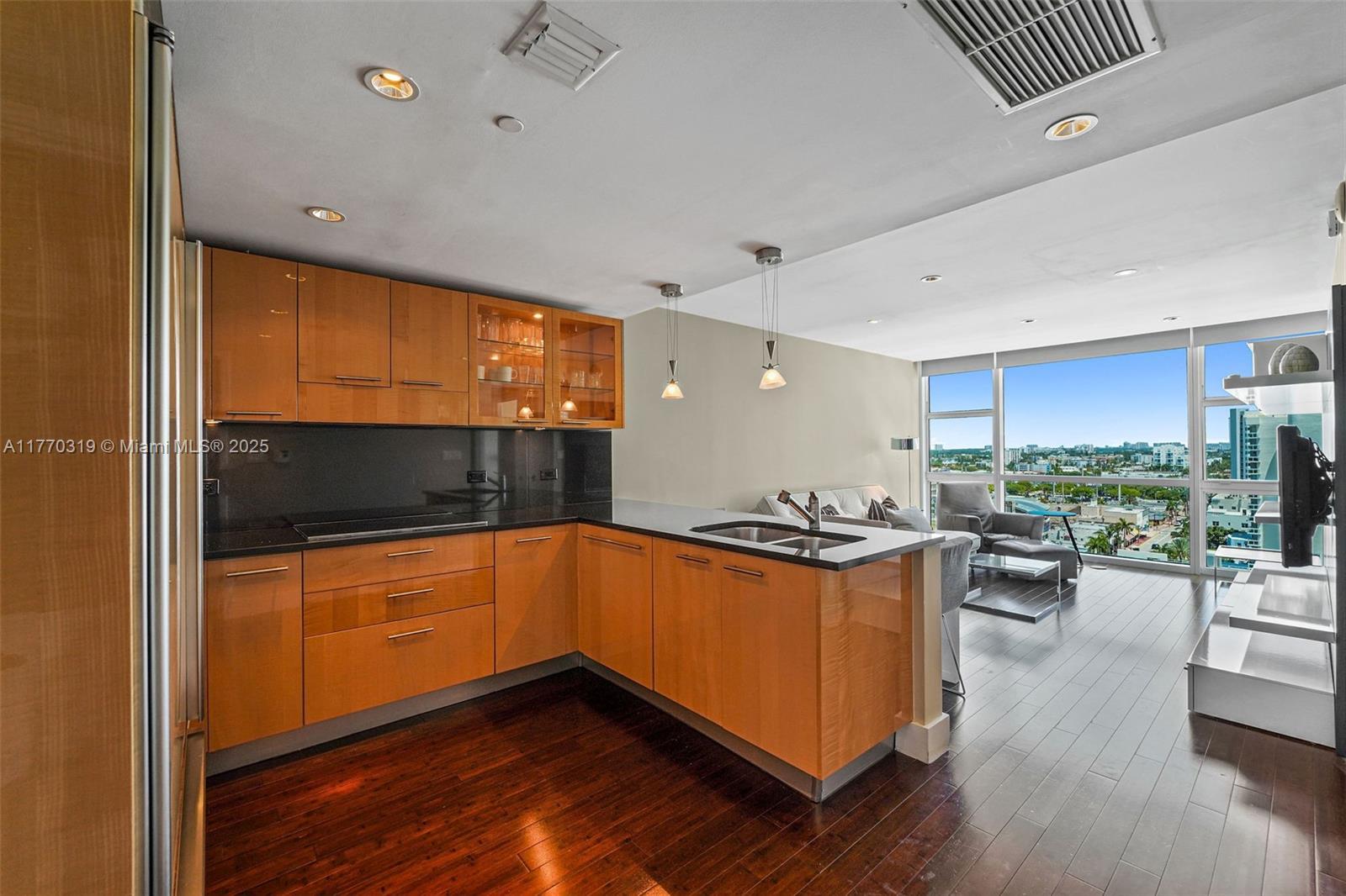 6801 Collins Ave, Miami Beach FL 33141 photo 4