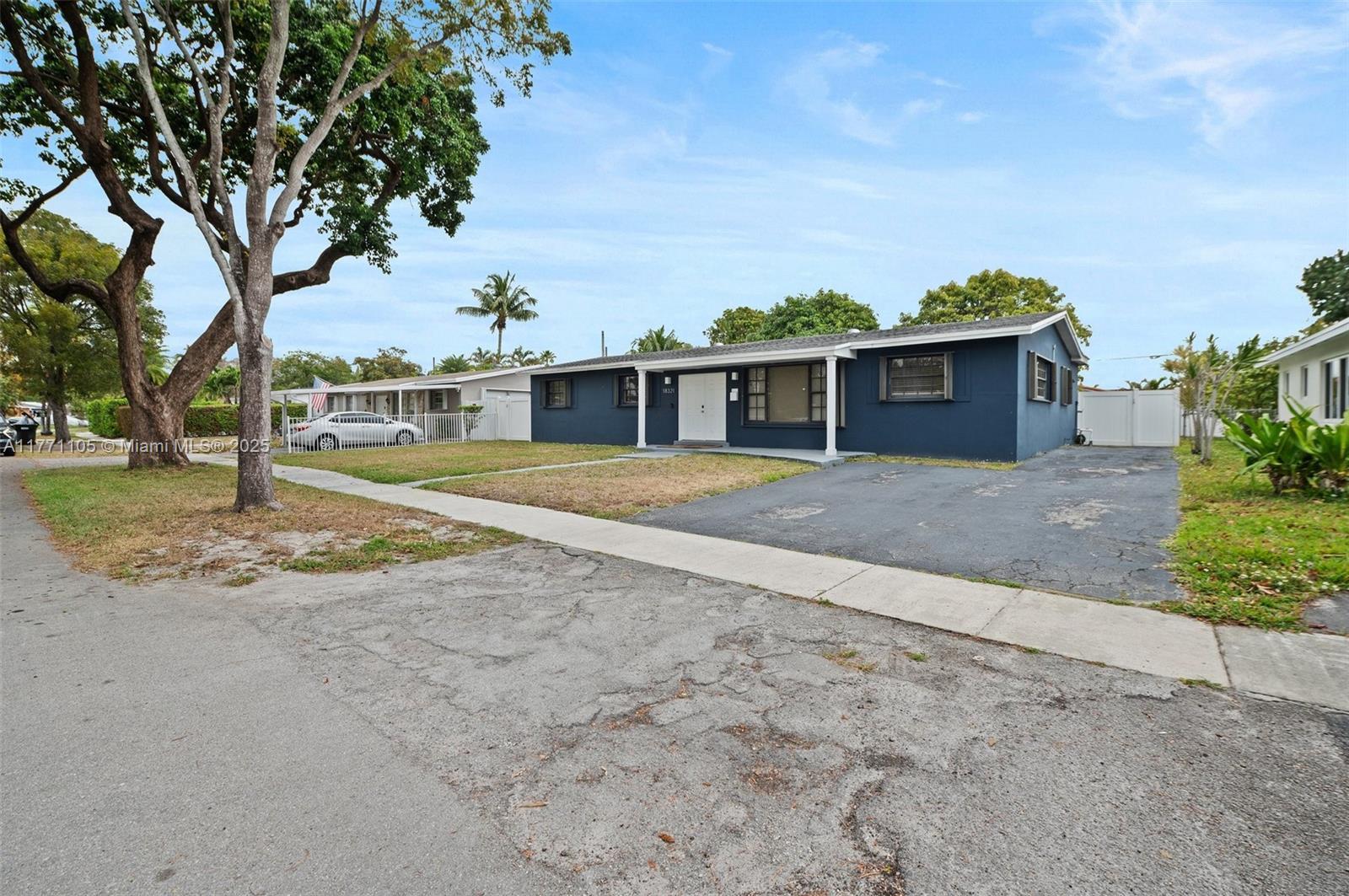 18321 NE 7th Ct, North Miami Beach FL 33179 photo 2