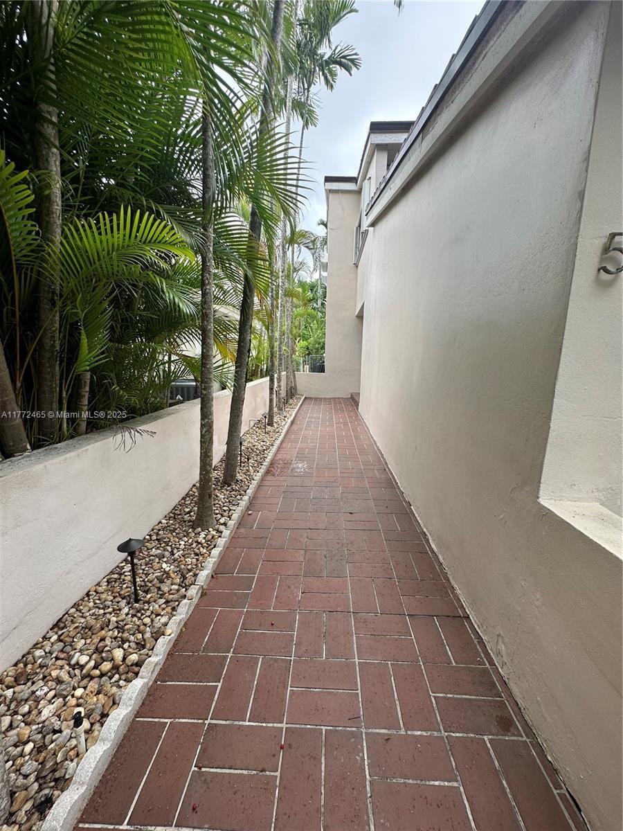 511 Vittorio Ave, Coral Gables FL 33146 photo 4