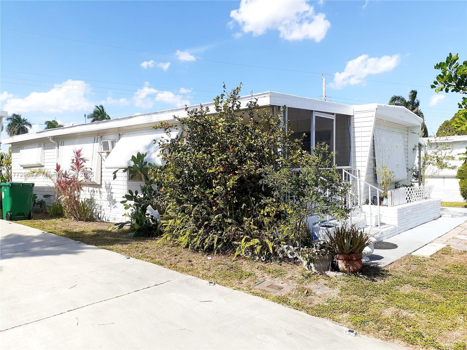 8551 SW 18th Pl, Davie FL 33324 photo 3