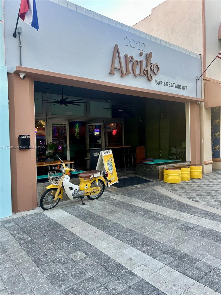 2022 Hollywood Blvd, Hollywood FL 33020