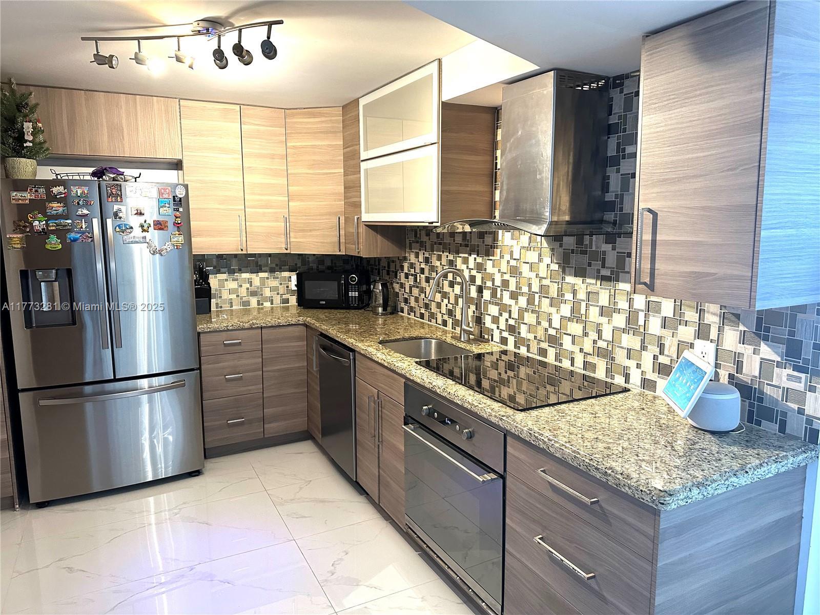 427 Golden Isles Dr # 5G, Hallandale Beach FL 33009 photo 5