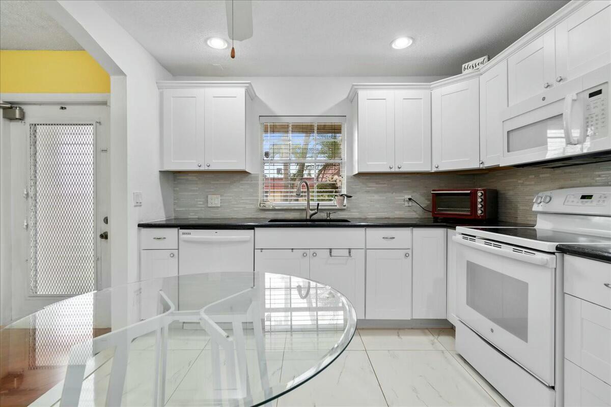 603 Laconia Circle, Lake Worth FL 33467 photo 3