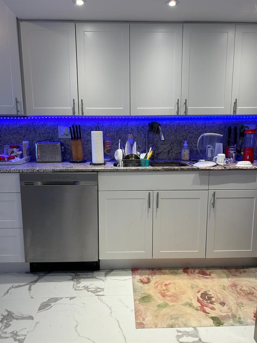 17890 W Dixie Highway # 714, North Miami Beach FL 33160 photo 3