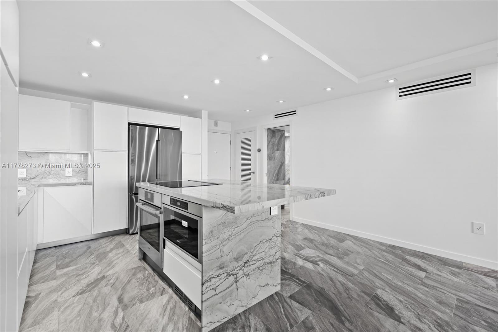 1658 Bay Rd # 504, Miami Beach FL 33139 photo 3
