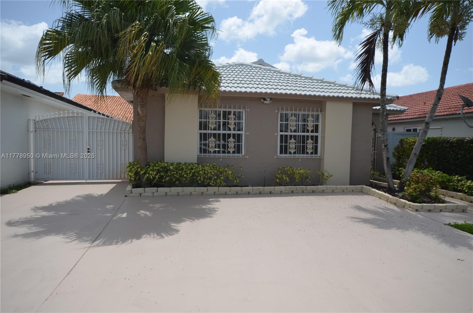 7333 W 29th Ln, Hialeah FL 33018 photo 2