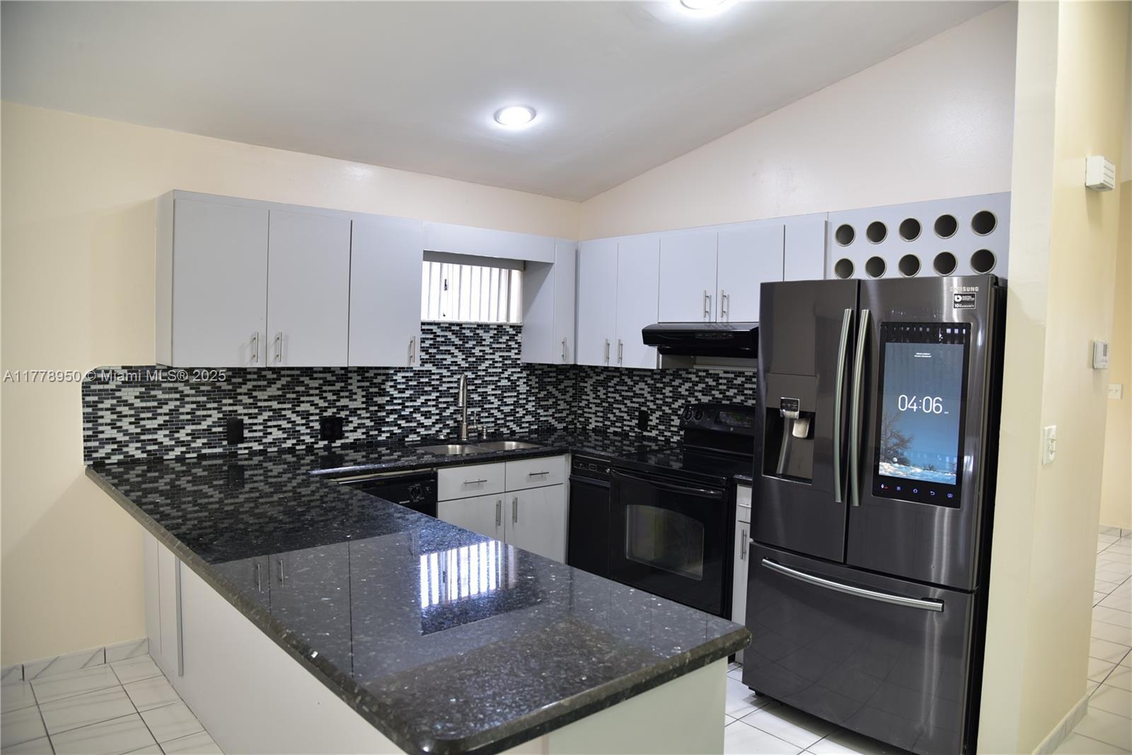 7333 W 29th Ln, Hialeah FL 33018 photo 4