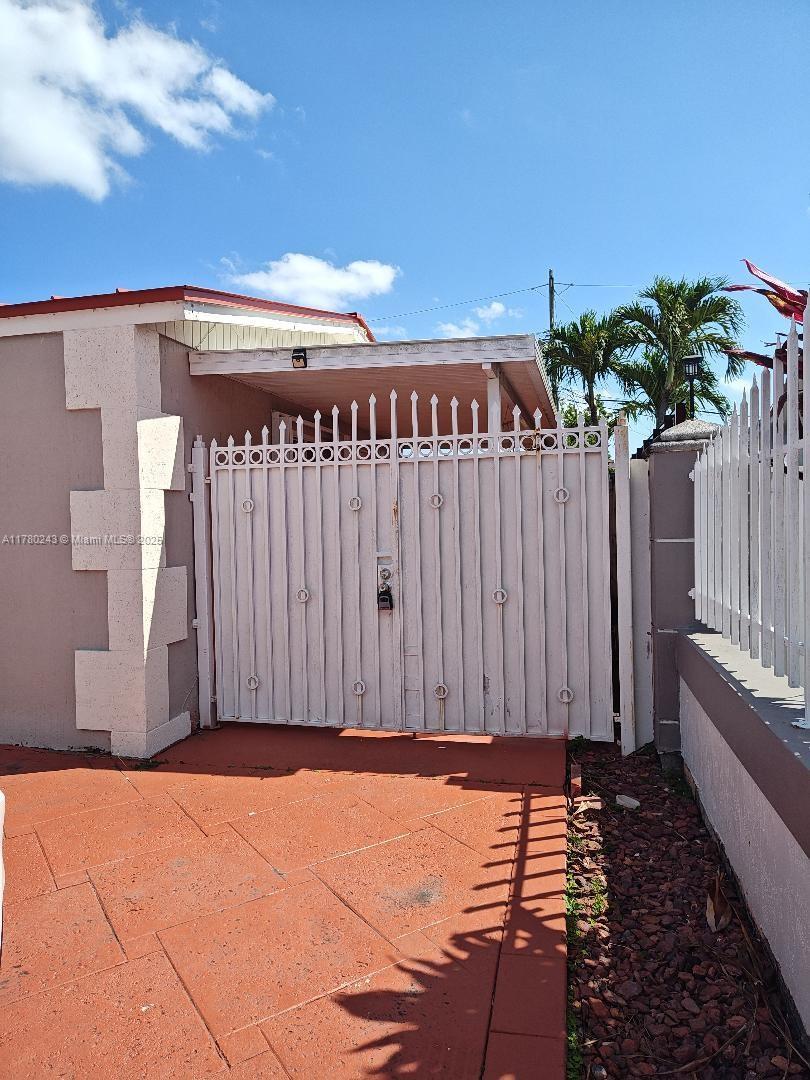 1384 W 80th St # 1384, Hialeah FL 33014