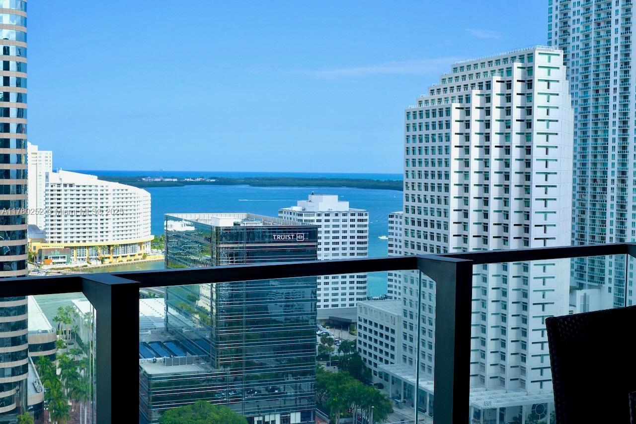 68 SE 6th St # 2001, Miami FL 33131