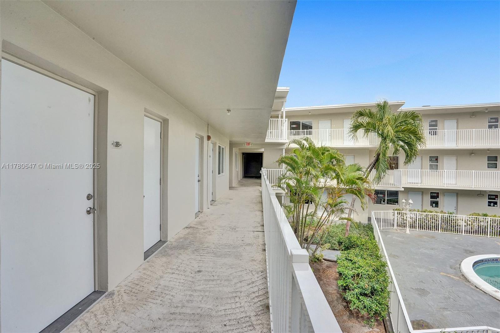 1895 Venice Park Dr # 16B, North Miami FL 33181 photo 3