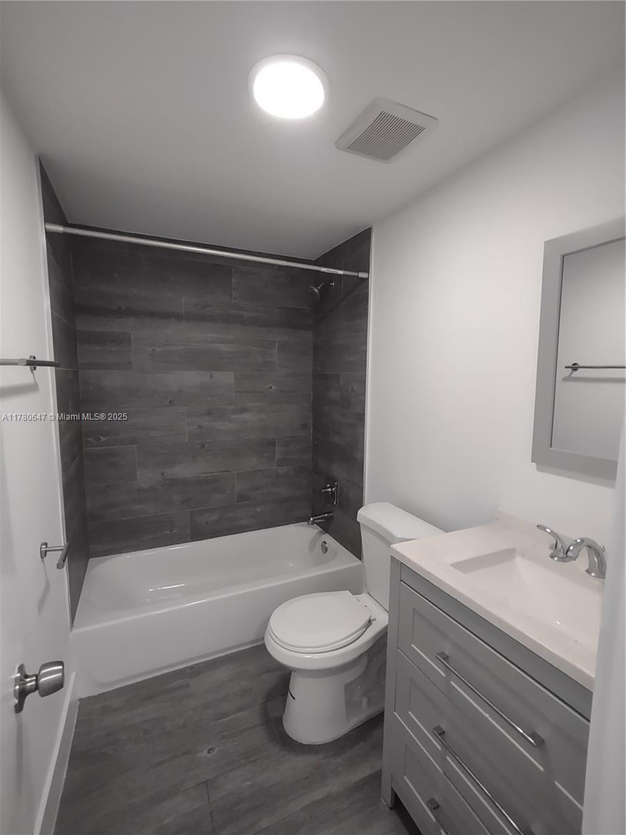 1895 Venice Park Dr # 16B, North Miami FL 33181 photo 5