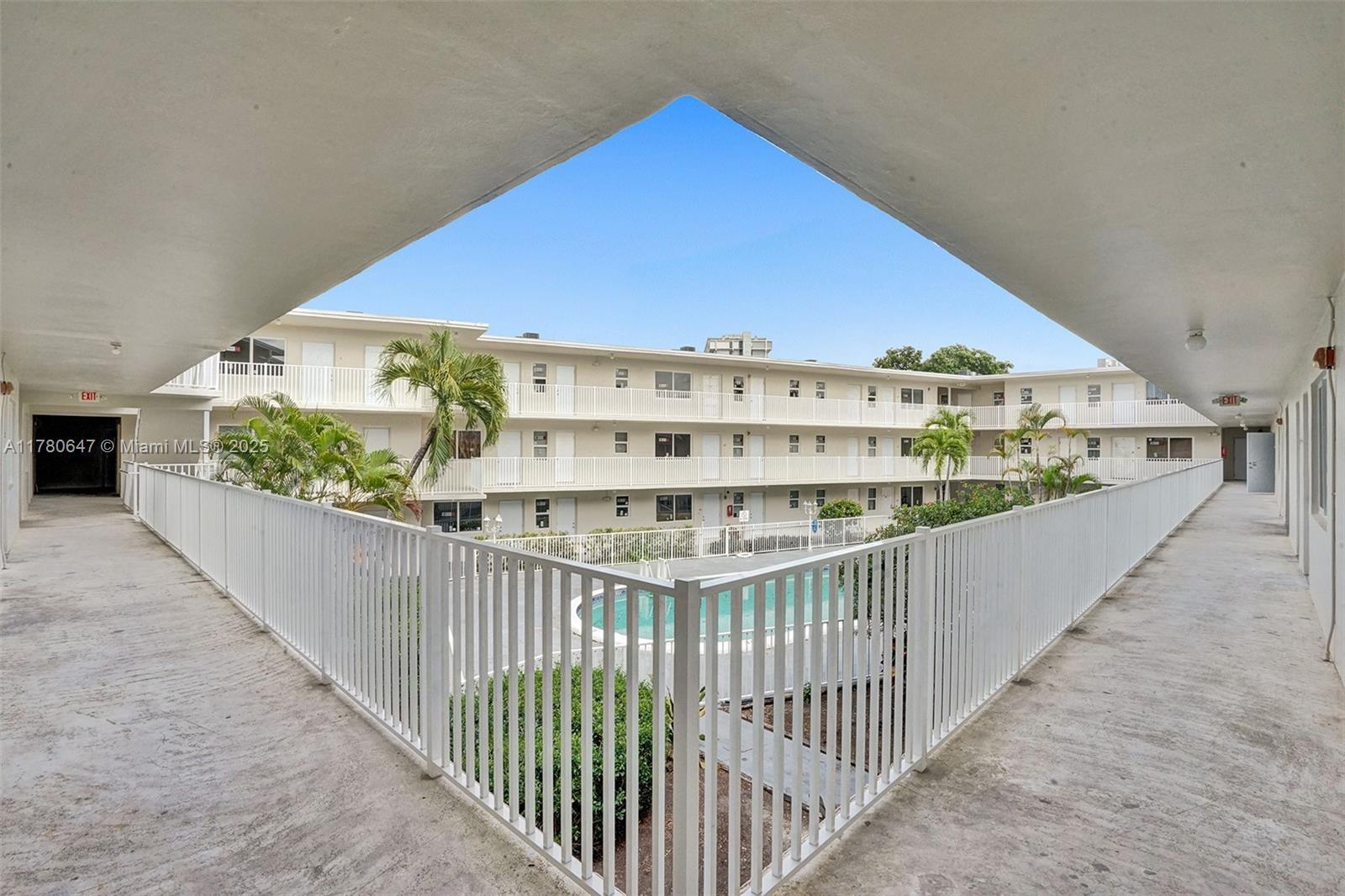 1895 Venice Park Dr # 16B, North Miami FL 33181 photo 4