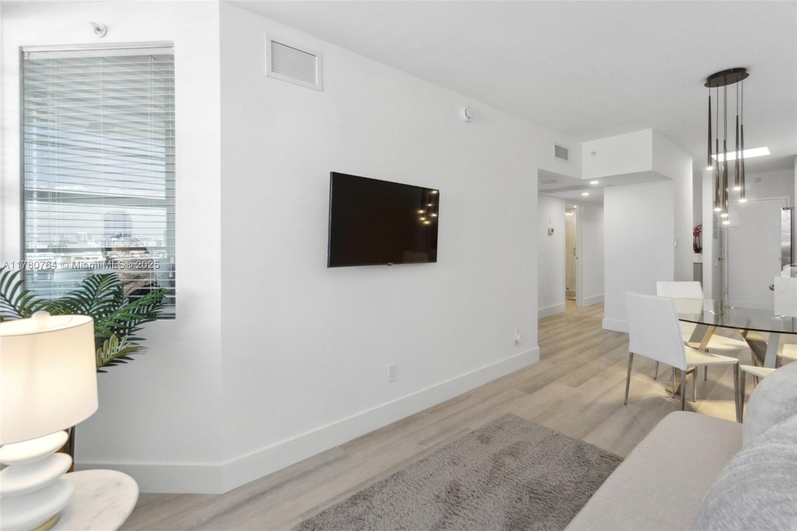 100 Lincoln Rd # 1218, Miami Beach FL 33139 photo 4