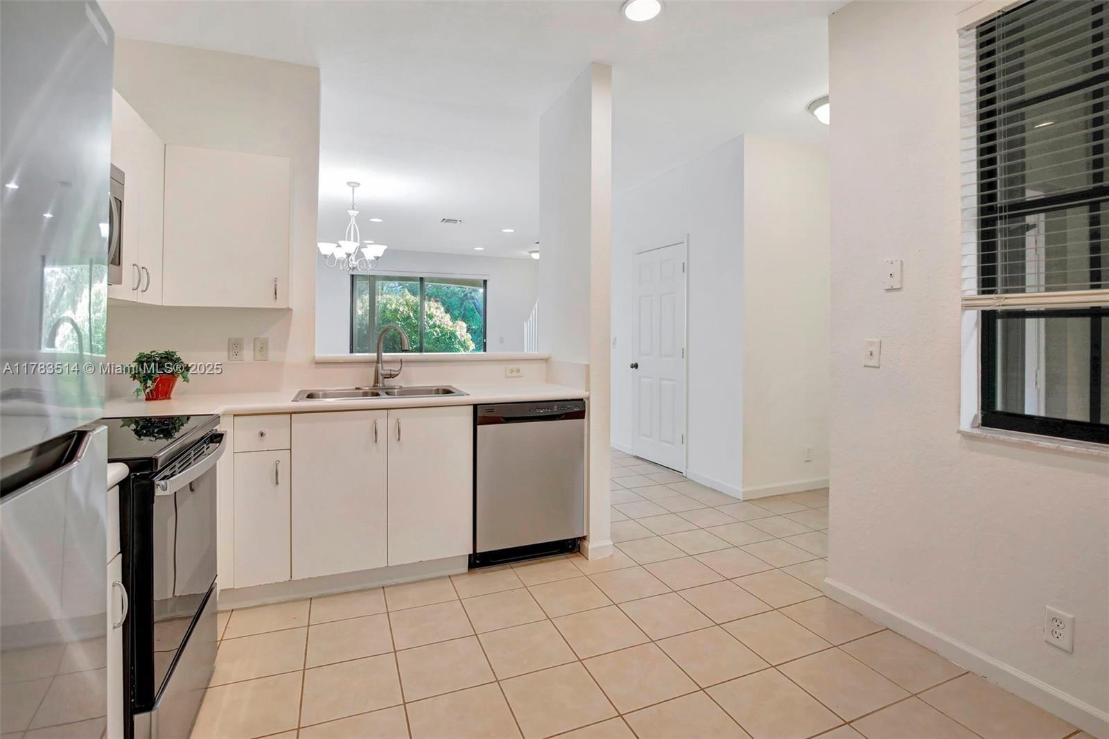 3873 Tree Top Dr, Weston FL 33332 photo 3