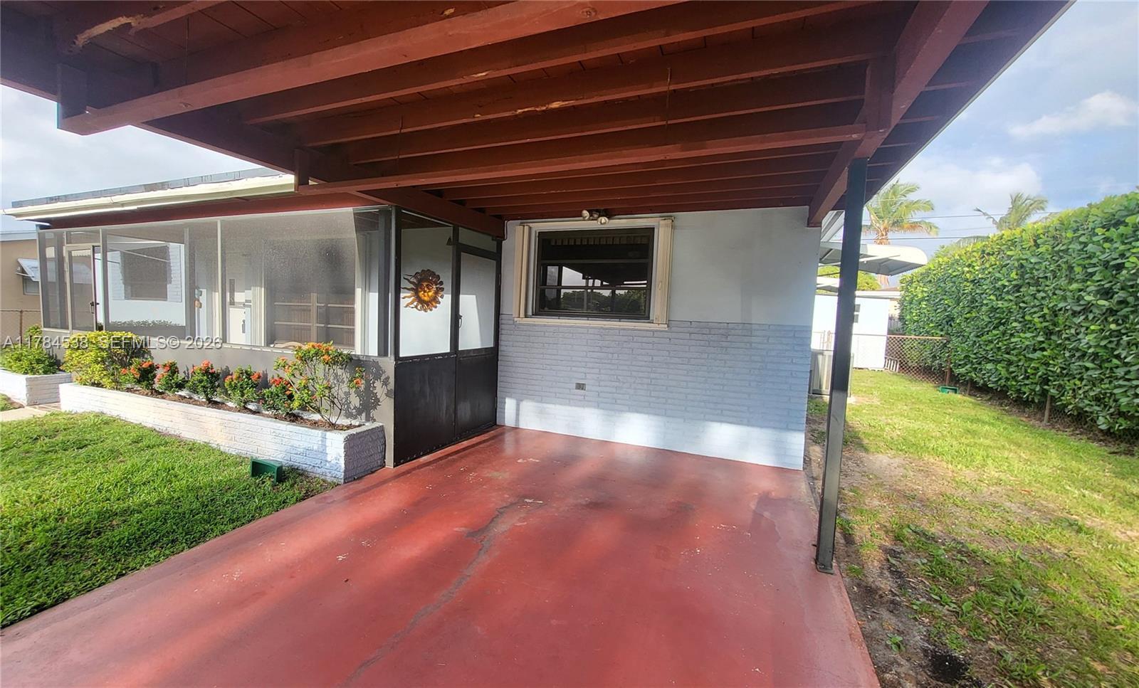 521 N 70th Way, Hollywood FL 33024 photo 4