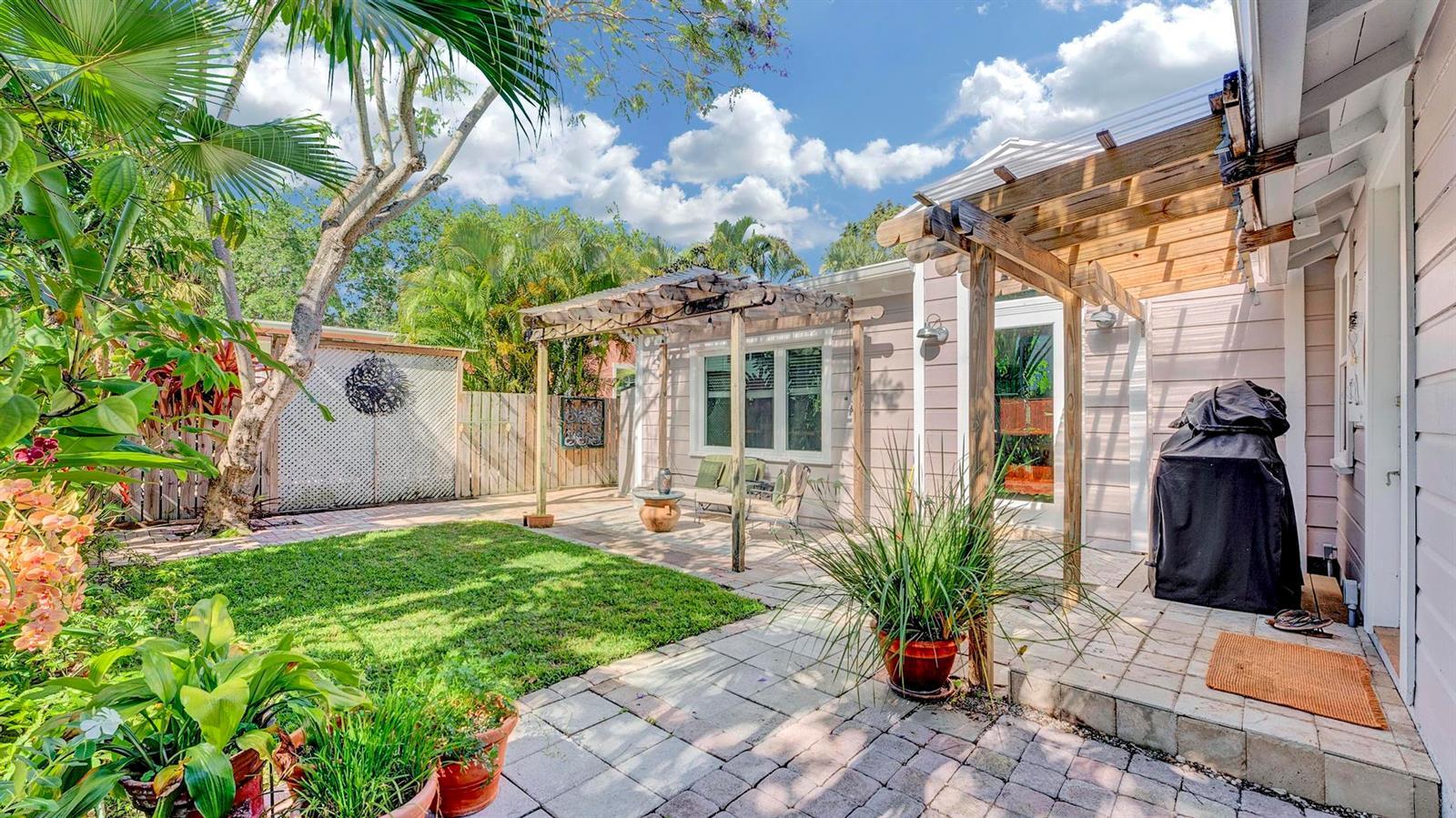 42 Palm Square, Delray Beach FL 33483 photo 2