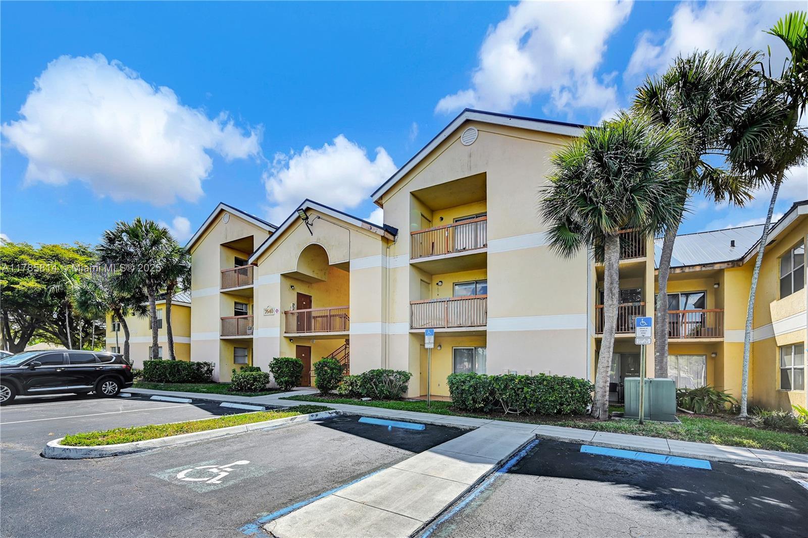 7640 Westwood Dr # 404, Tamarac FL 33321
