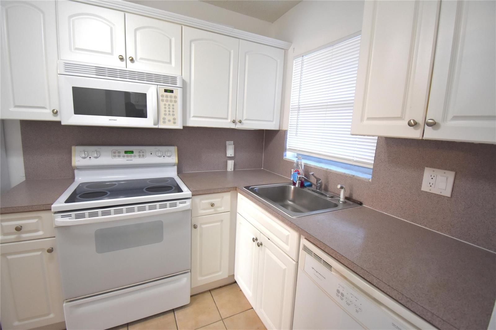 3051 Sunrise Lakes Drive # 311, Sunrise FL 33322 photo 2