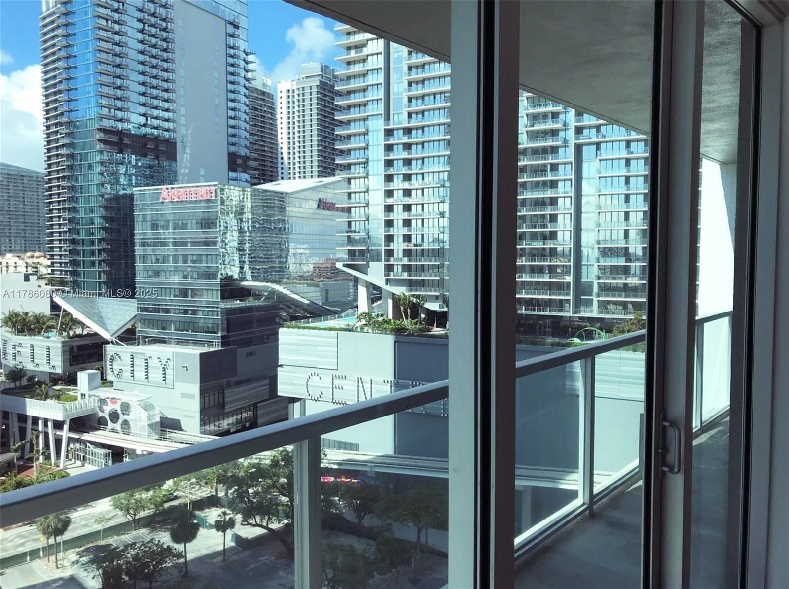 55 SE 6th St # 1610, Miami FL 33131 photo 2