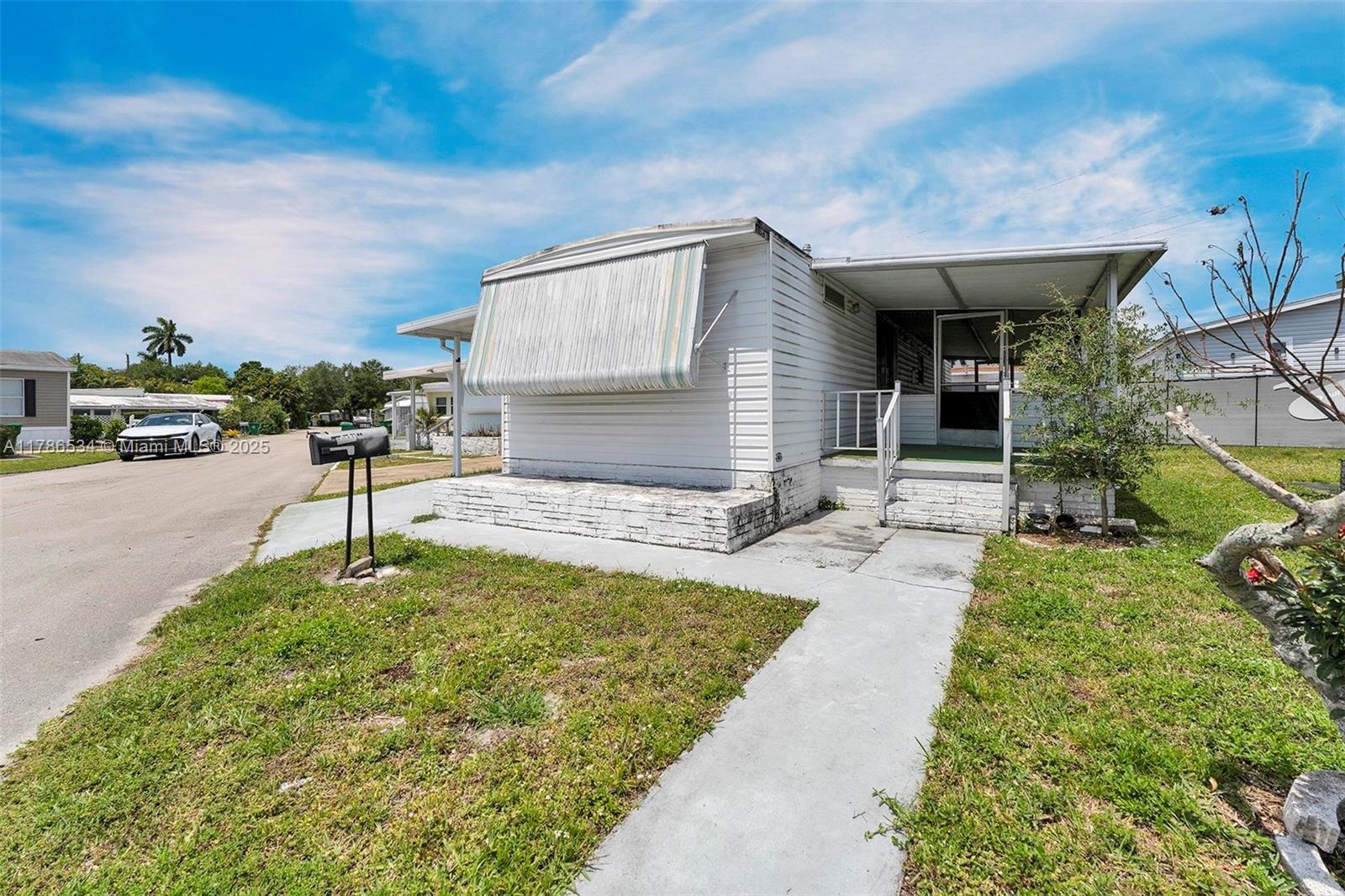 8641 SW 15th Ct, Davie FL 33324 photo 2