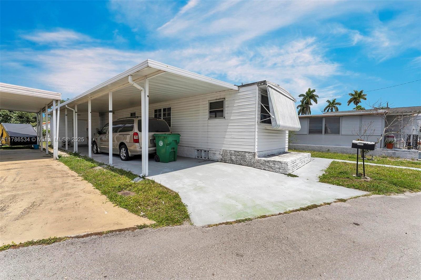 8641 SW 15th Ct, Davie FL 33324 photo 3