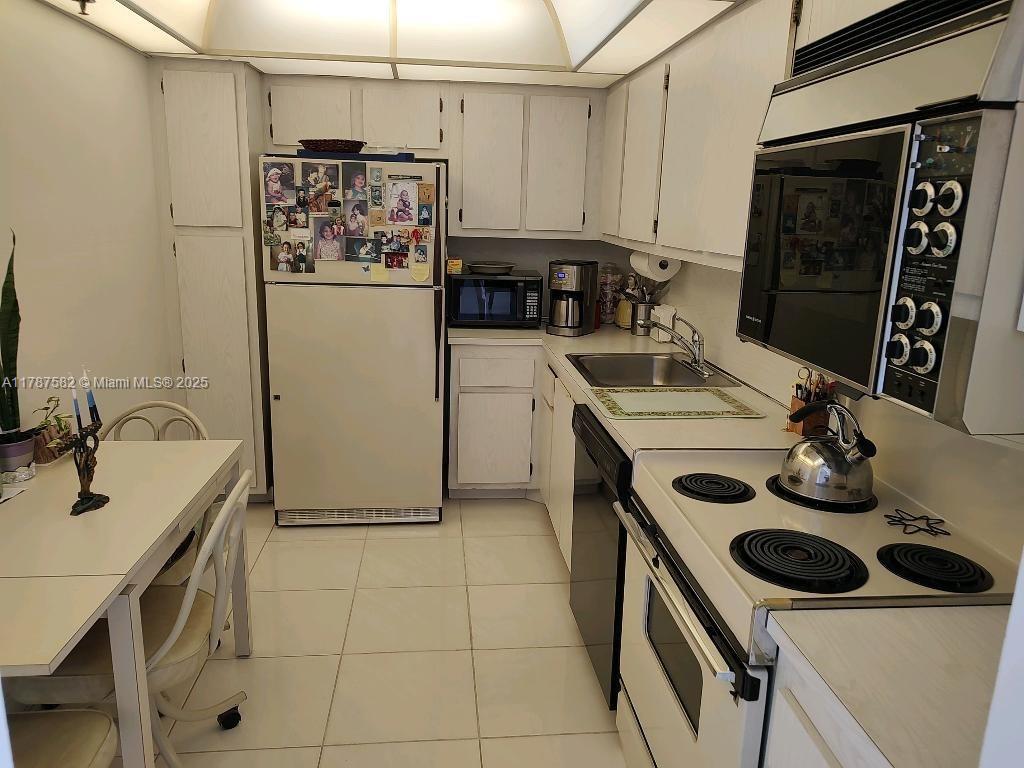 20515 E Country Club Dr # 646, Aventura FL 33180 photo 3