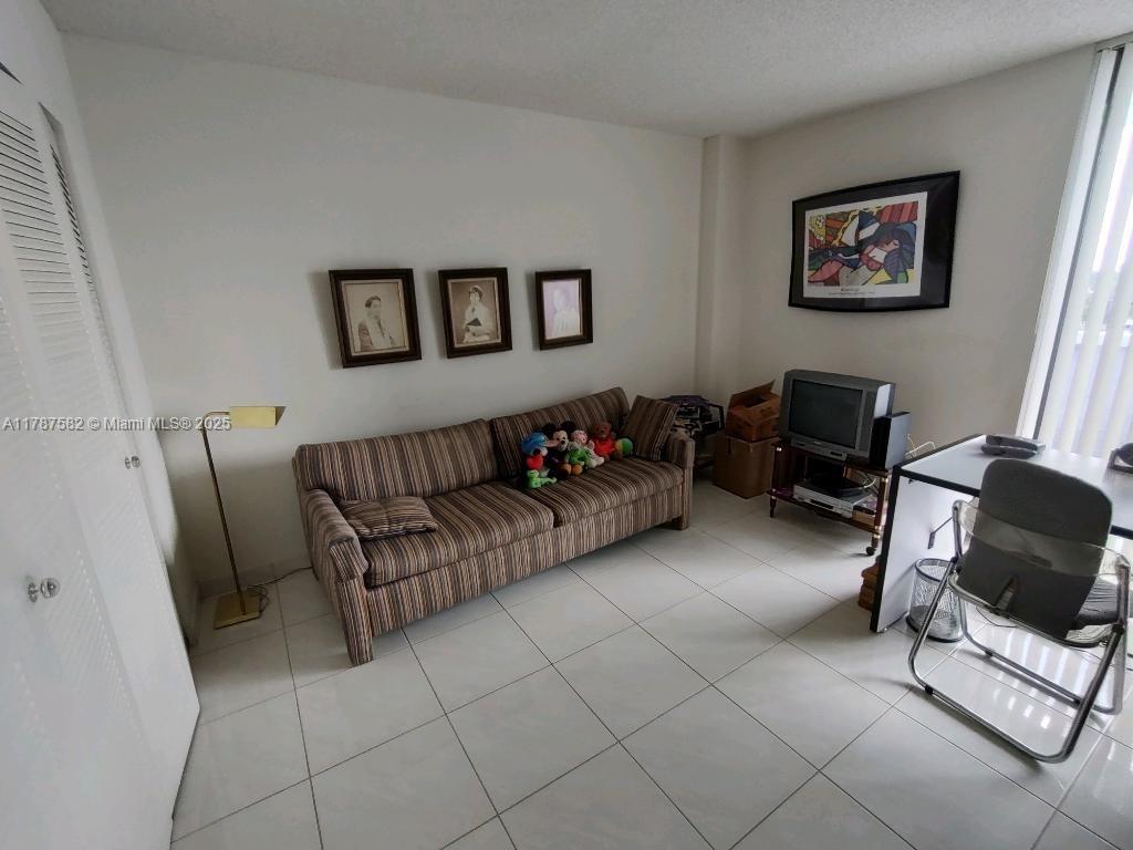 20515 E Country Club Dr # 646, Aventura FL 33180 photo 4