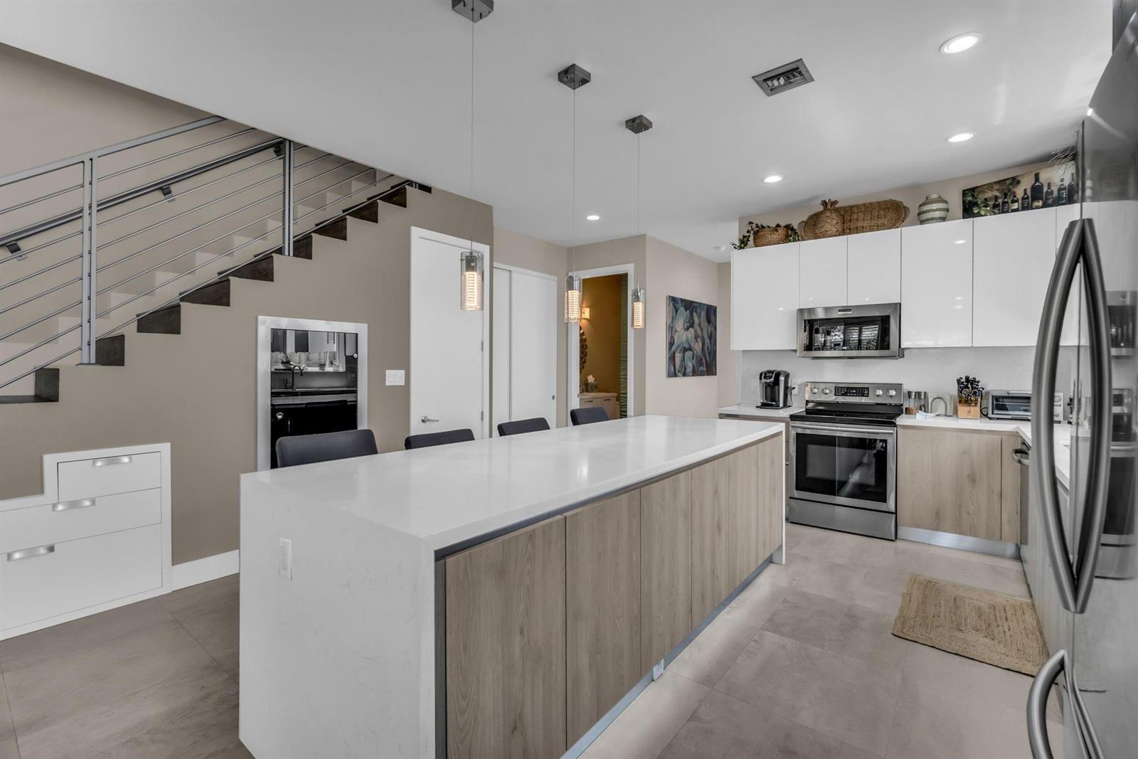 807 SW 7th Avenue, Fort Lauderdale FL 33315 photo 4