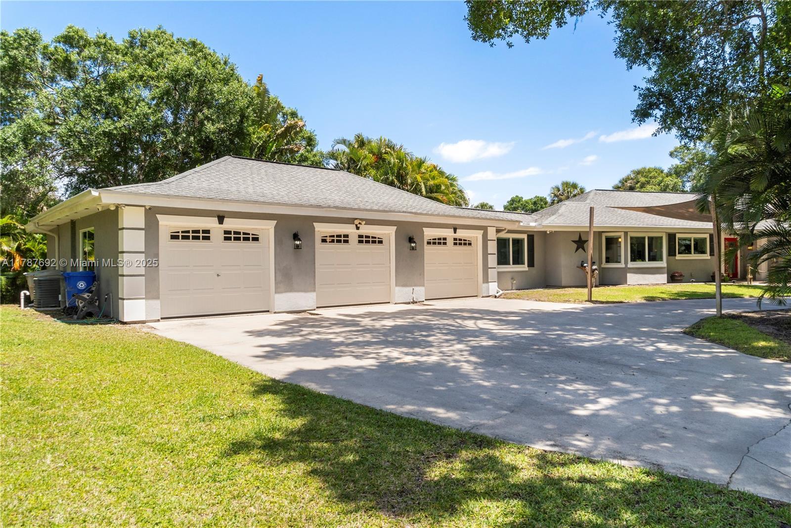 886 44th Ct, Vero Beach FL 32966 photo 2