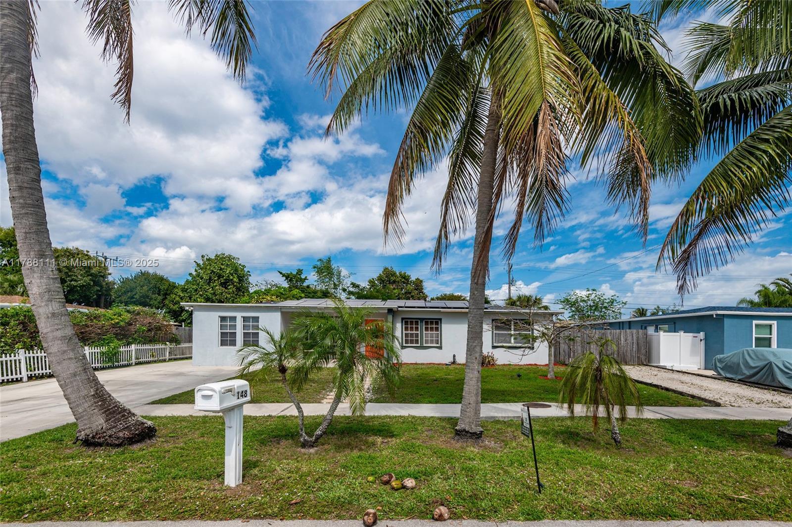 148 Riley Ave, Palm Springs FL 33461 photo 2