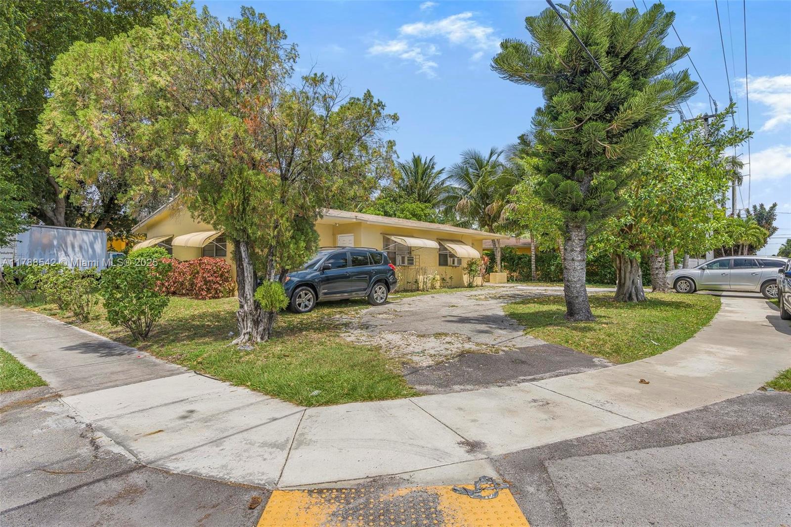 14600 NE 14th Ave, Miami FL 33161 photo 2