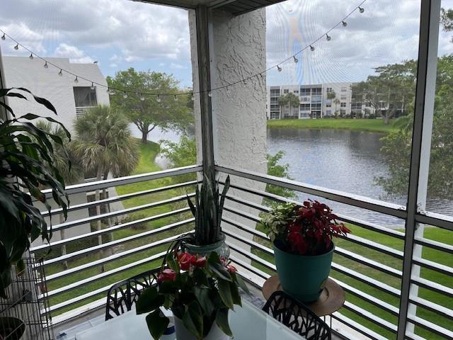 9330 Lagoon Place # 406, Davie FL 33324
