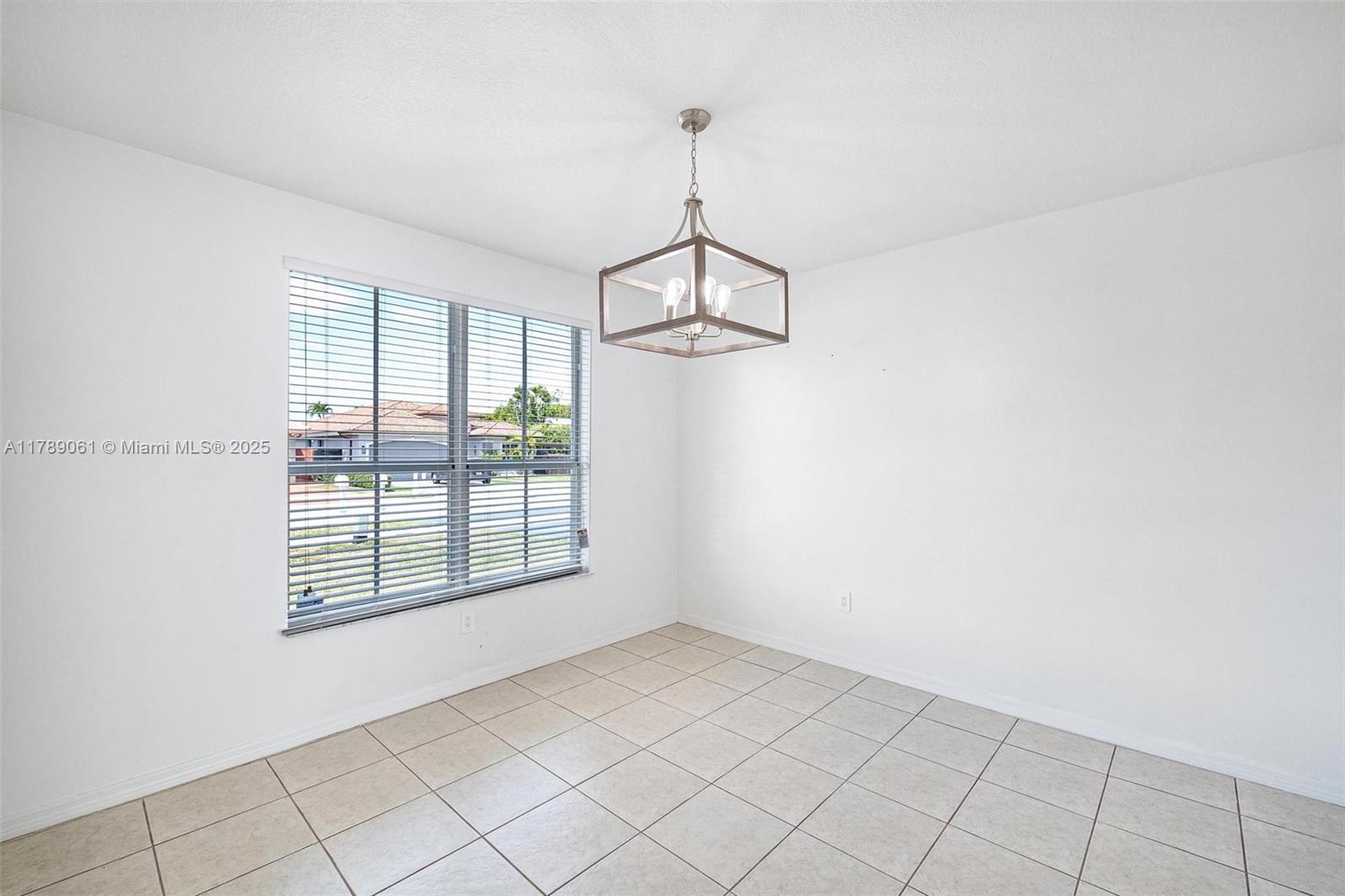 16026 SW 66th Ter, Miami FL 33193 photo 4