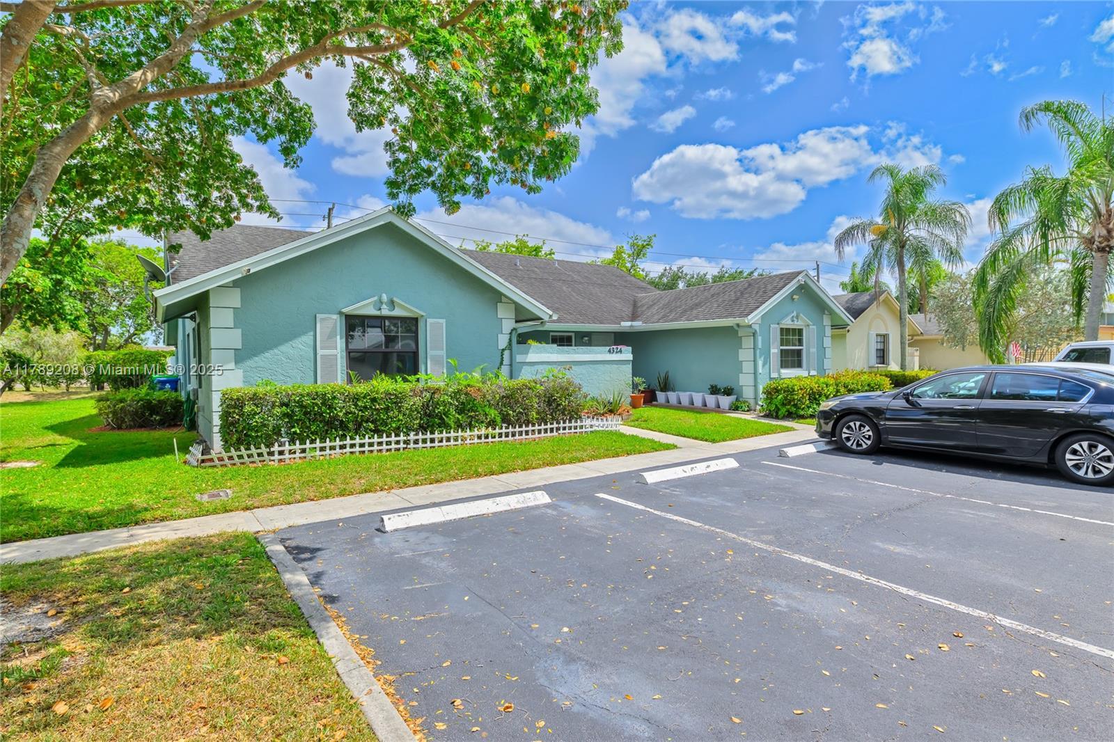 4332 NW 120th Ln, Sunrise FL 33323