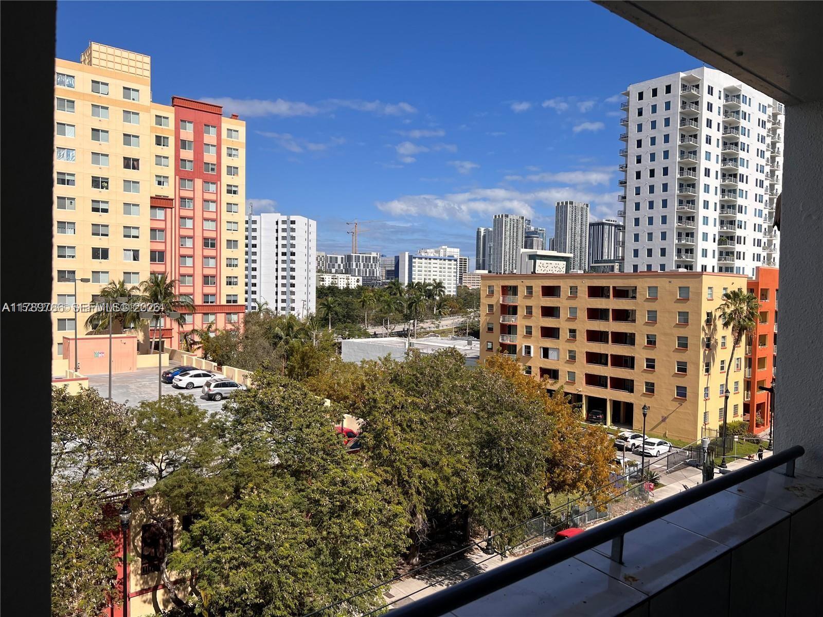 546 SW 1st St # 611, Miami FL 33130 photo 5