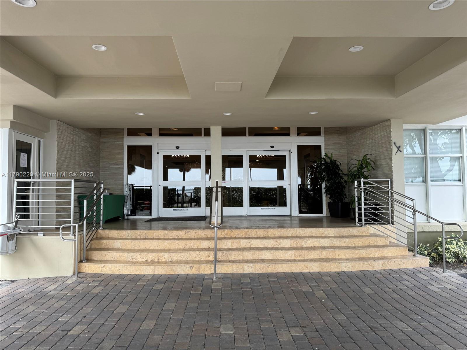 1420 Brickell Bay Dr, Miami FL 33131 photo 2