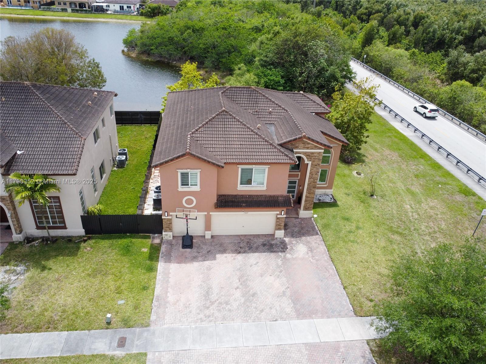 15662 SW 8th Ln, Miami FL 33194 photo 2
