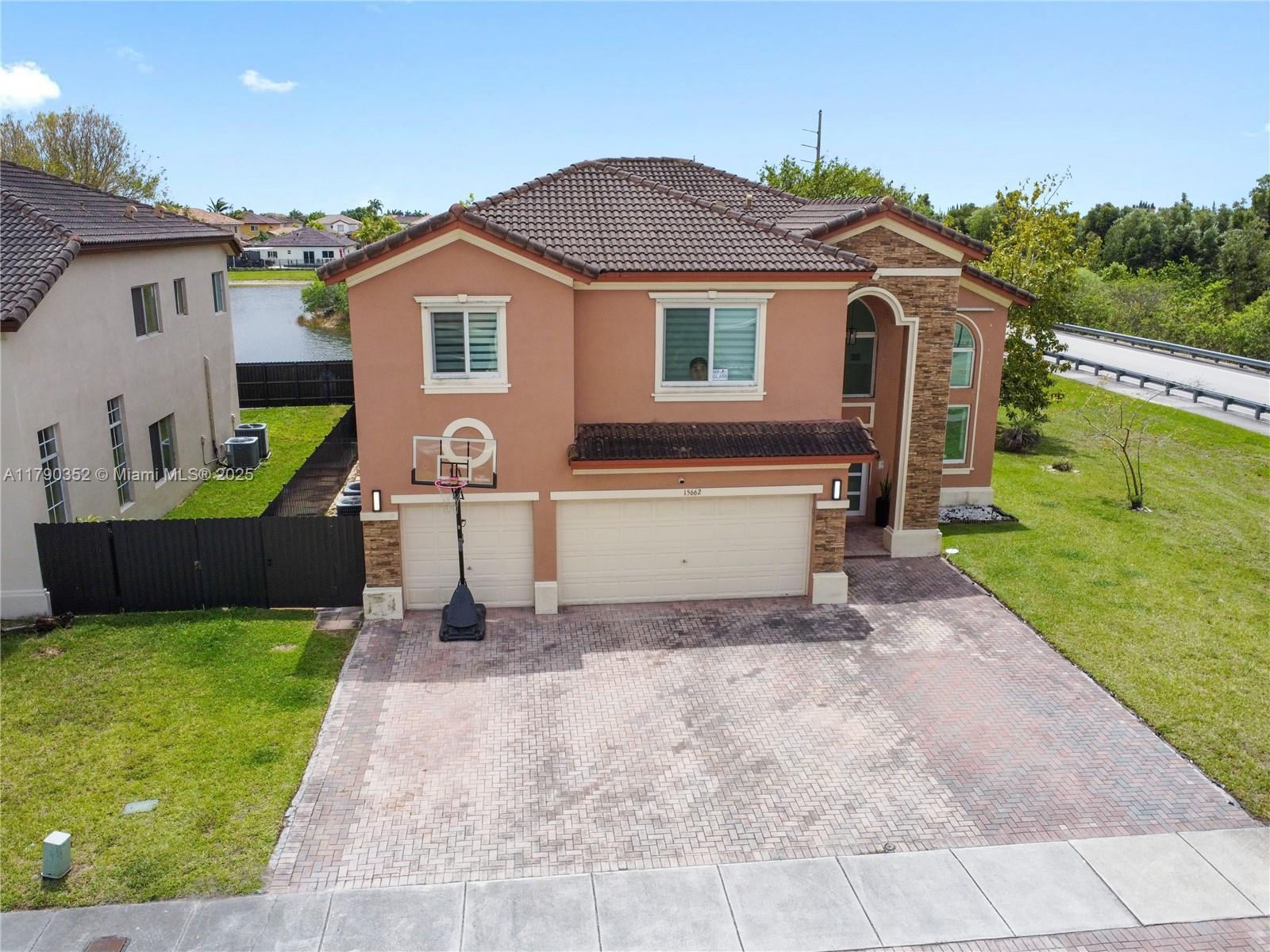 15662 SW 8th Ln, Miami FL 33194