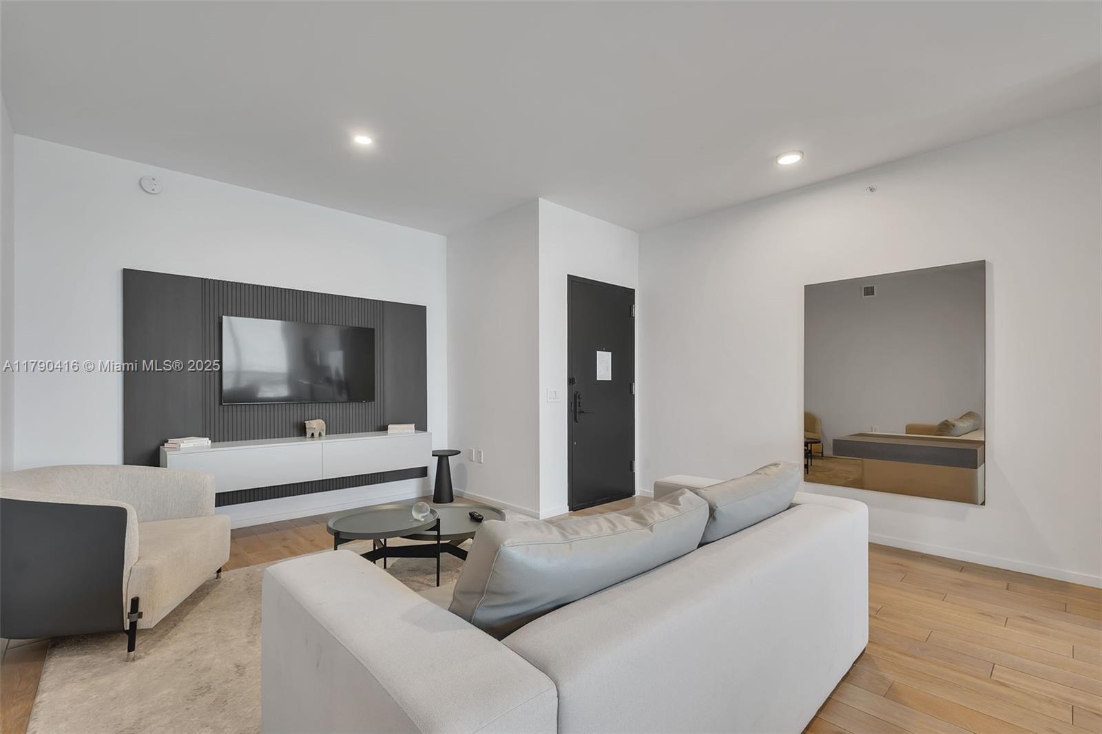 398 NE 5th St # 3901, Miami FL 33132 photo 3