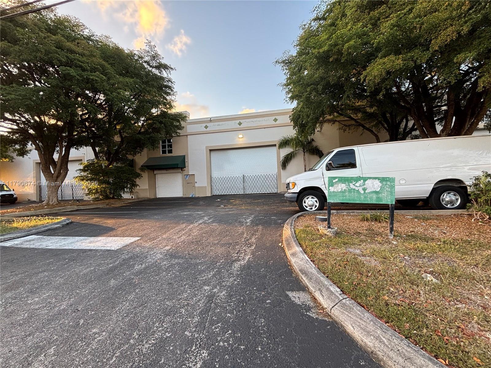 8221 NW 30th Ter, Doral FL 33122 photo 2