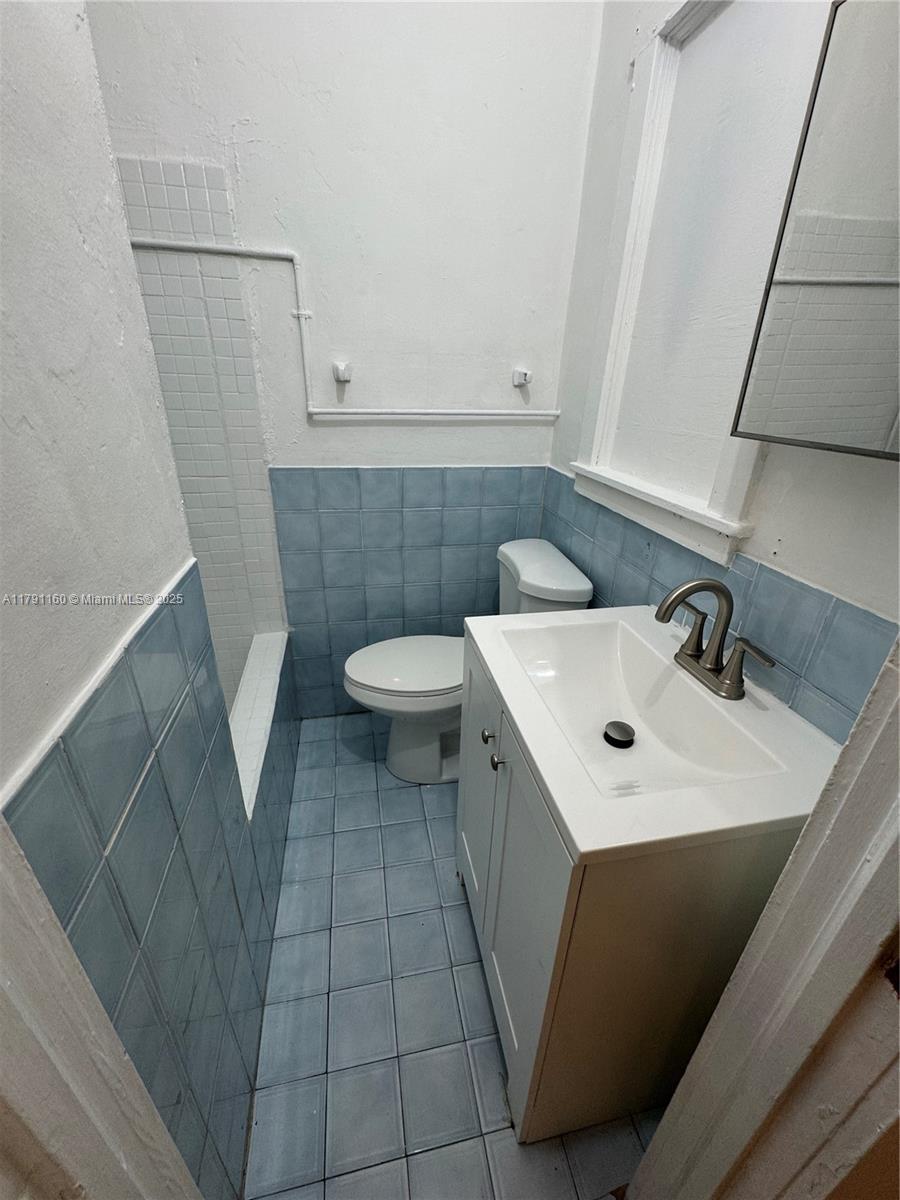 2549 NE 190th St # 2, Miami FL 33180 photo 4