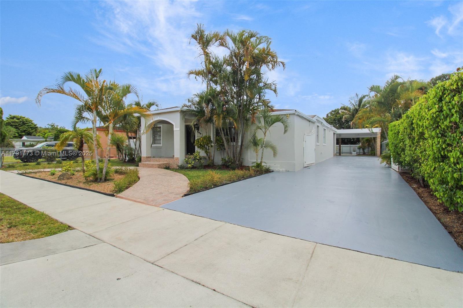580 SE 4th St, Hialeah FL 33010 photo 2