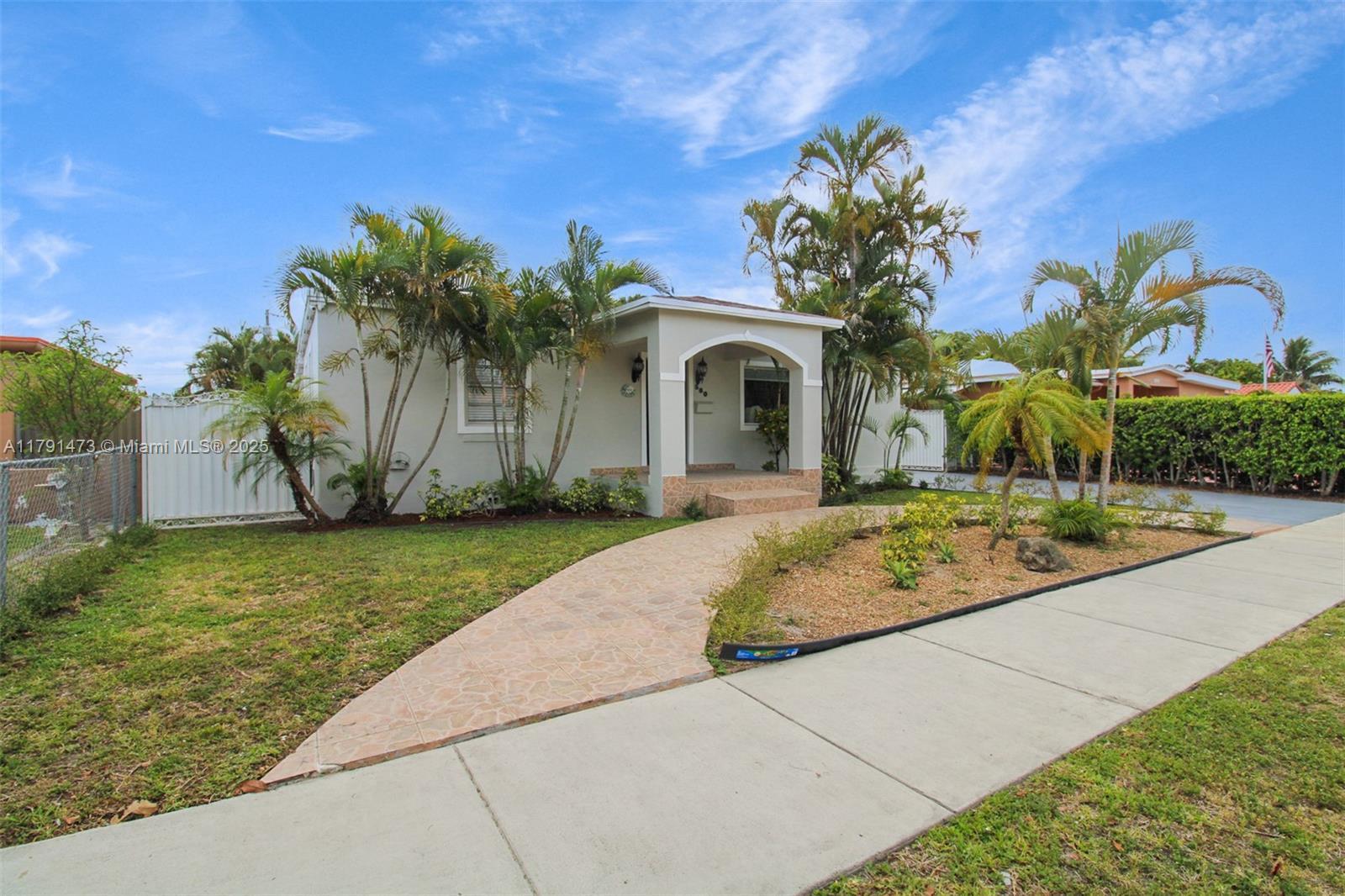 580 SE 4th St, Hialeah FL 33010 photo 3