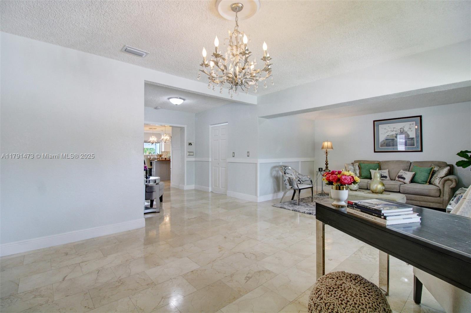 580 SE 4th St, Hialeah FL 33010 photo 5