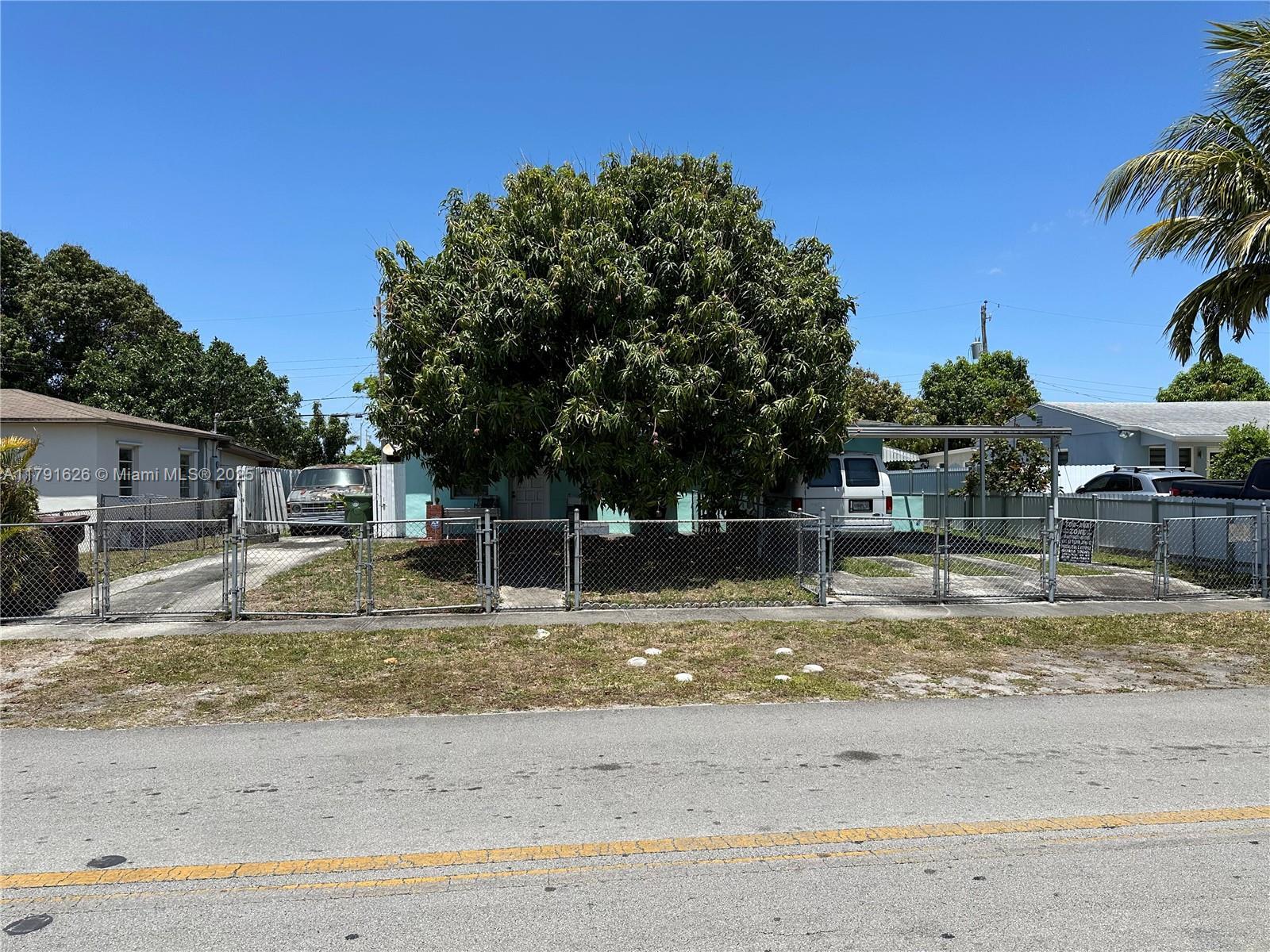 911 E 39th Pl, Hialeah FL 33013 photo 2