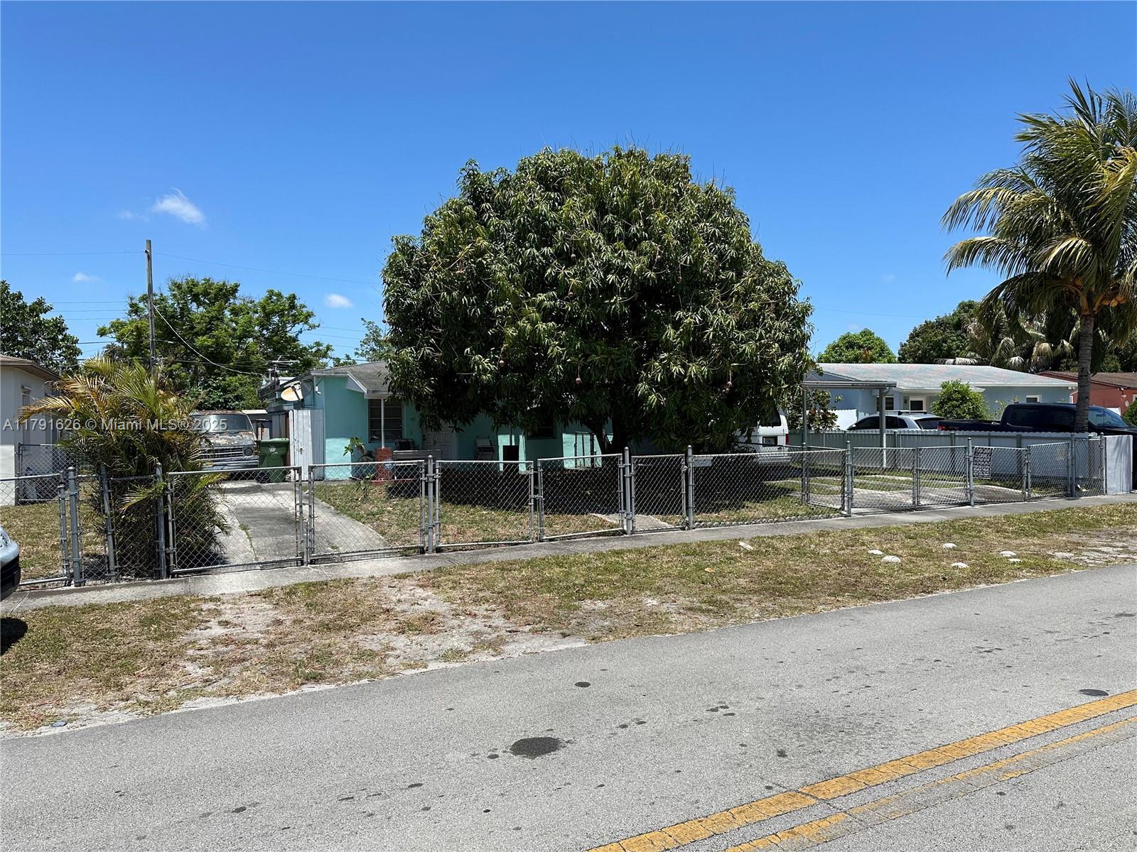 911 E 39th Pl, Hialeah FL 33013